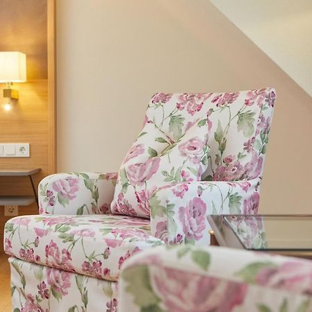 Landgasthof Hotel Hess Neuenstein  Bagian luar foto
