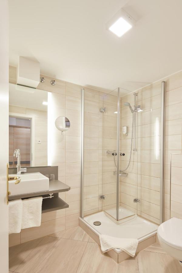 Landgasthof Hotel Hess Neuenstein  Bagian luar foto