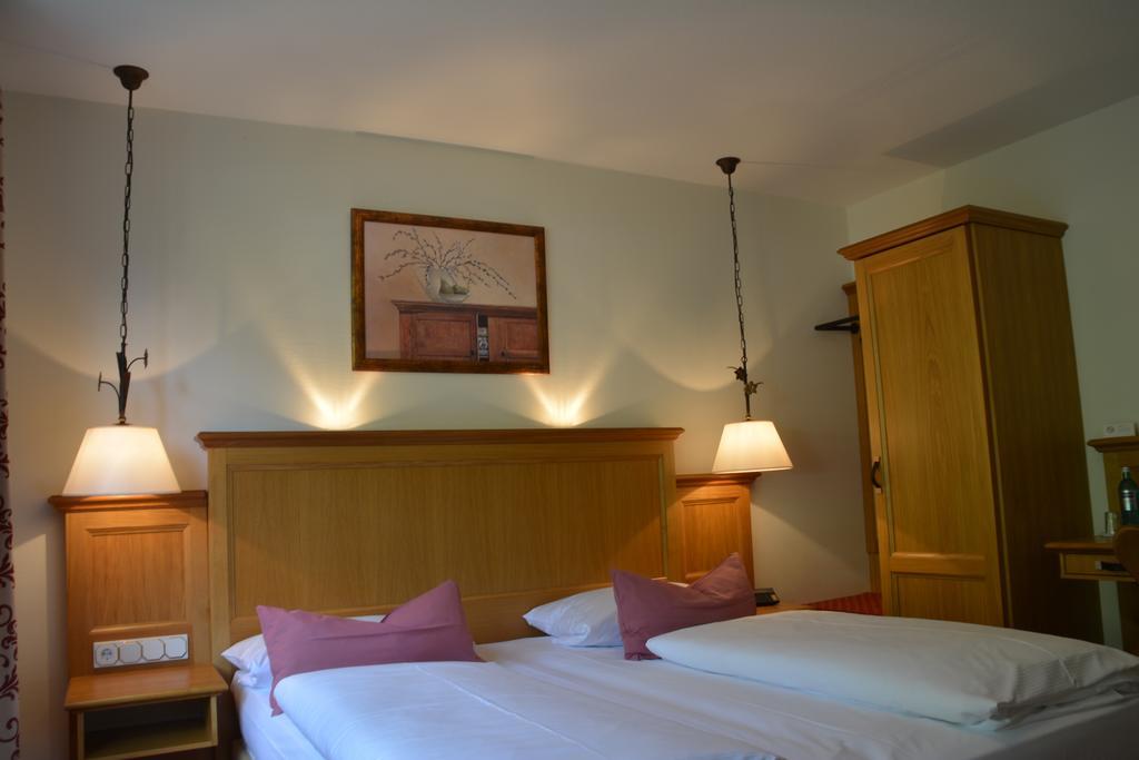 Landgasthof Hotel Hess Neuenstein  Bagian luar foto