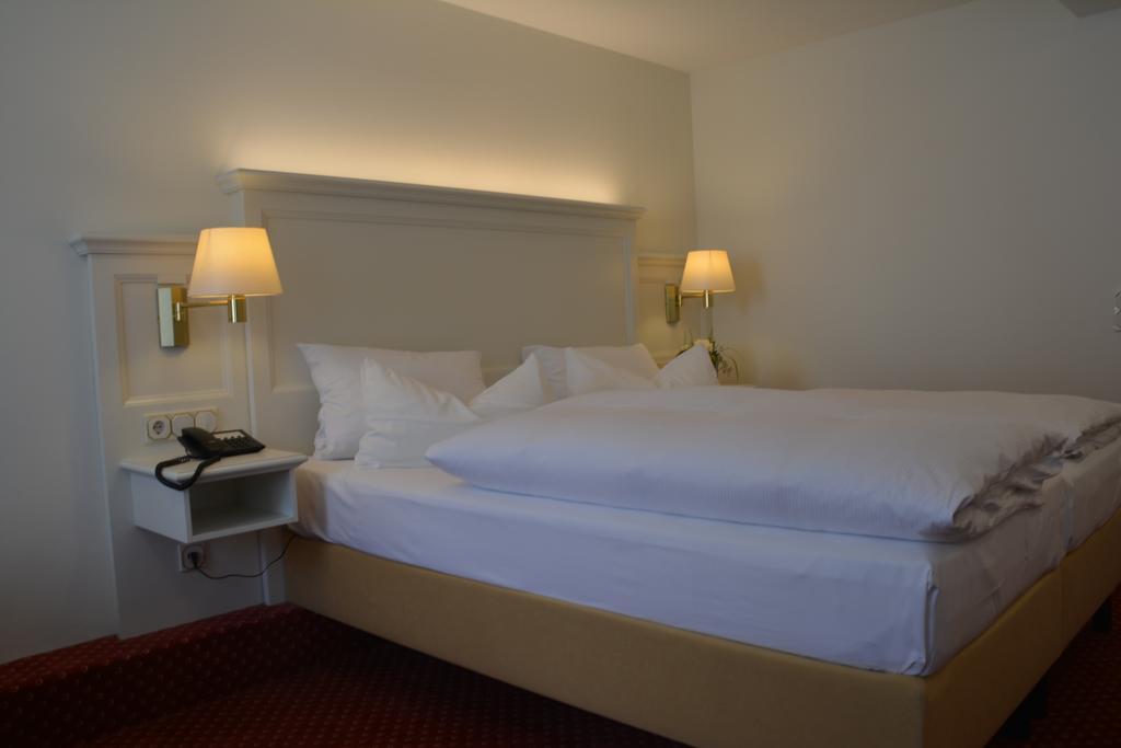Landgasthof Hotel Hess Neuenstein  Bagian luar foto