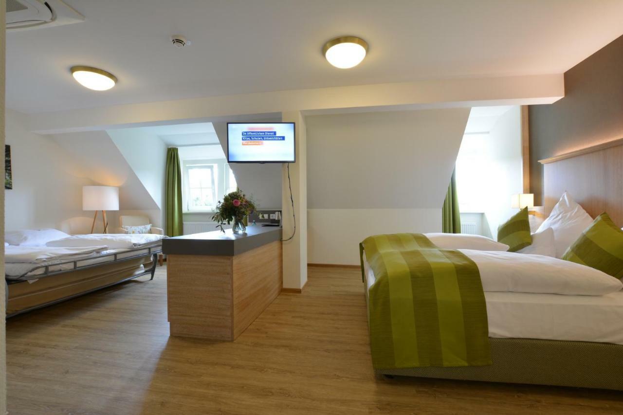 Landgasthof Hotel Hess Neuenstein  Bagian luar foto