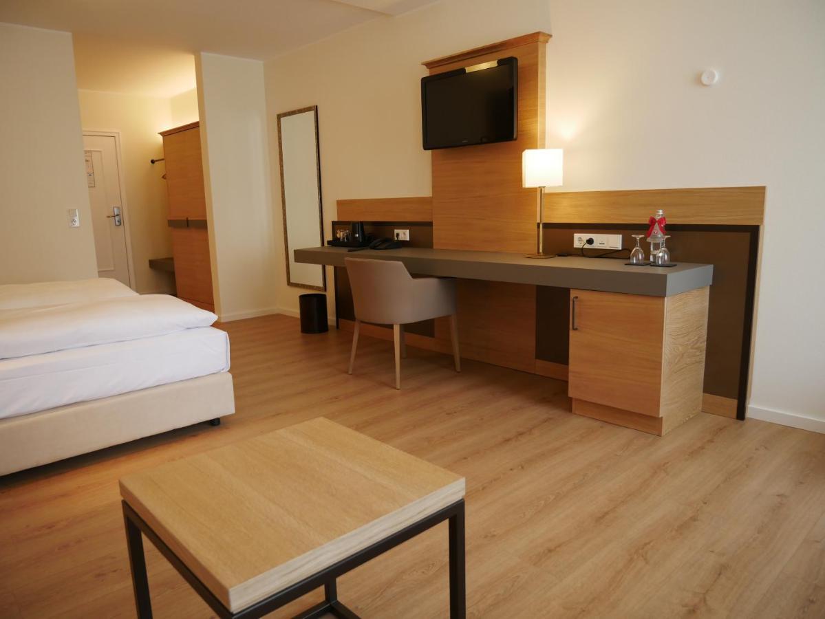 Landgasthof Hotel Hess Neuenstein  Bagian luar foto